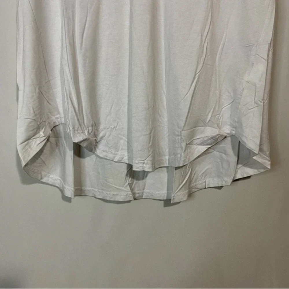 Amaryllis Women’s Short Sleeve V Neck Tee Shirt White NWOT - Picture 3 of 8
